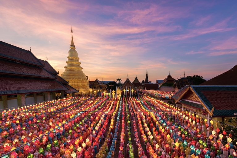 The Hundred-Thousand Lantern Festival at Phra That Hariphunchai Temple (September–November)